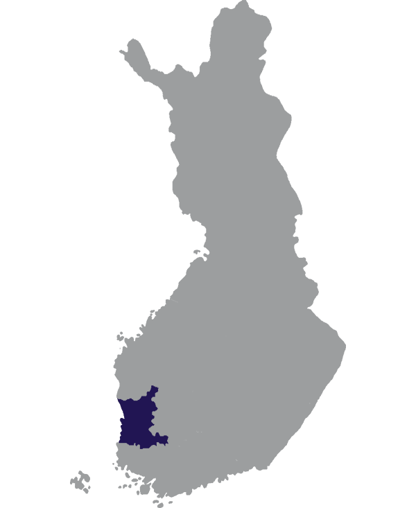 Landkaart Finland grijs met regio Satakunta donkerblauw op transparante achtergrond - 600 * 733 pixels